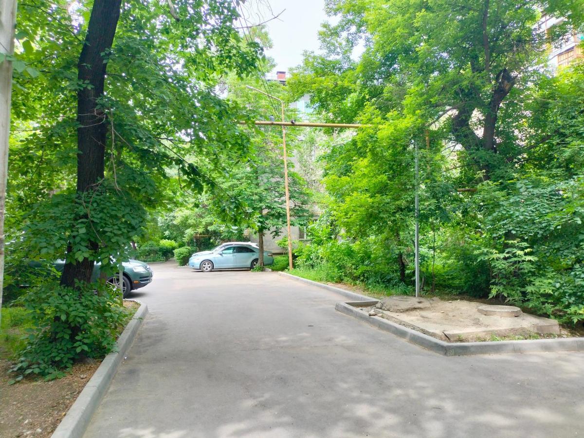 Квартира Рядом Арбата, Гоголя 92 Ałma Ata Zewnętrze zdjęcie